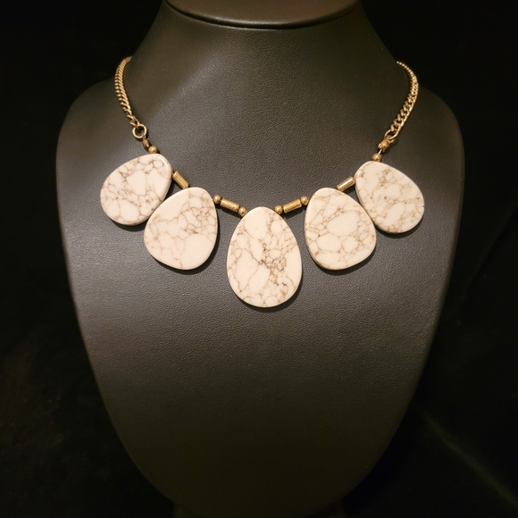 Jewelry - Estate Vintage Magnesite/Howlite Stone Beaded Necklace